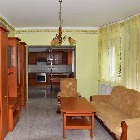 Pilikan Apartments Lenti Ngoại thất bức ảnh