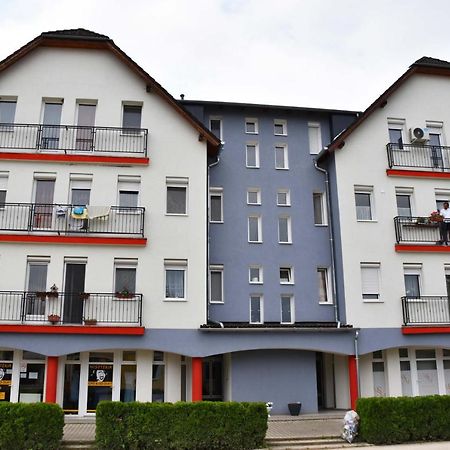 Pilikan Apartments Lenti Ngoại thất bức ảnh