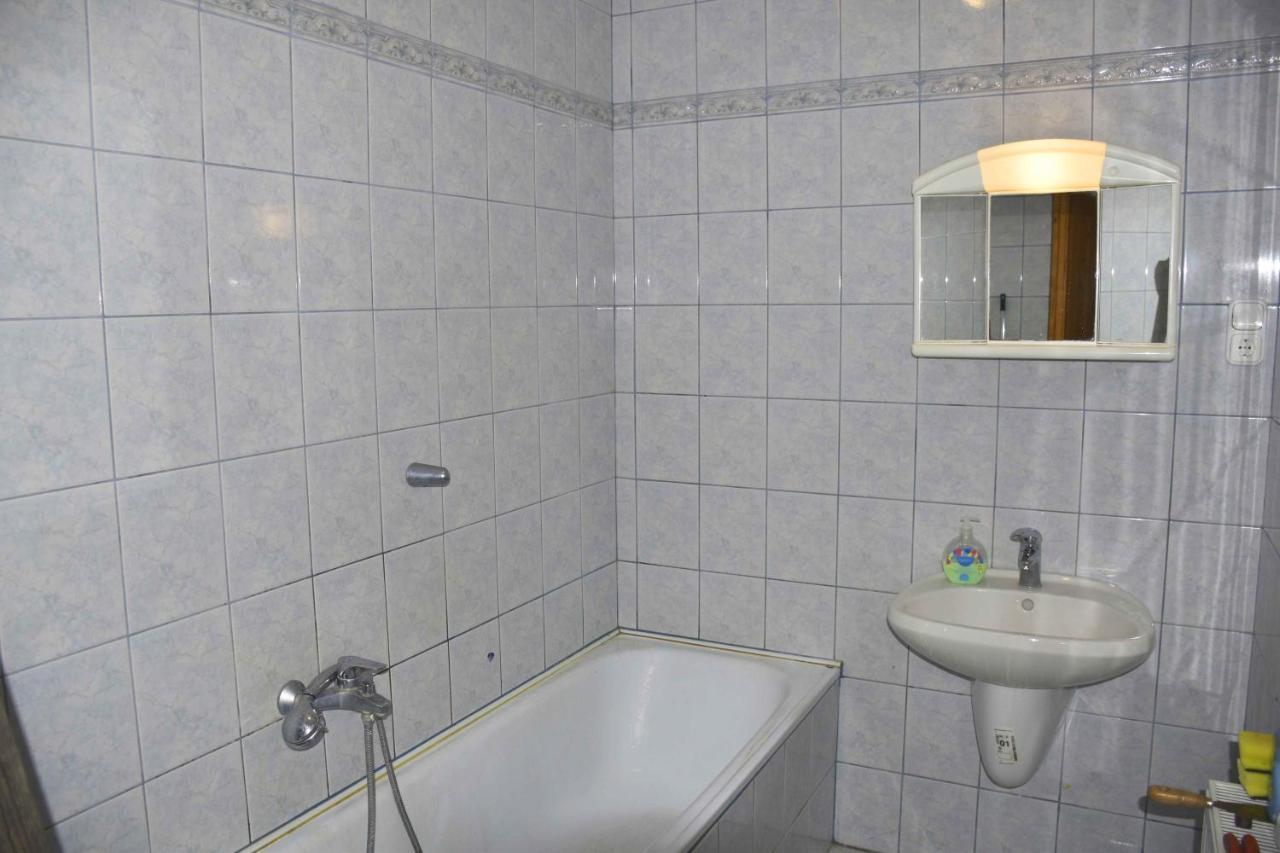 Pilikan Apartments Lenti Ngoại thất bức ảnh