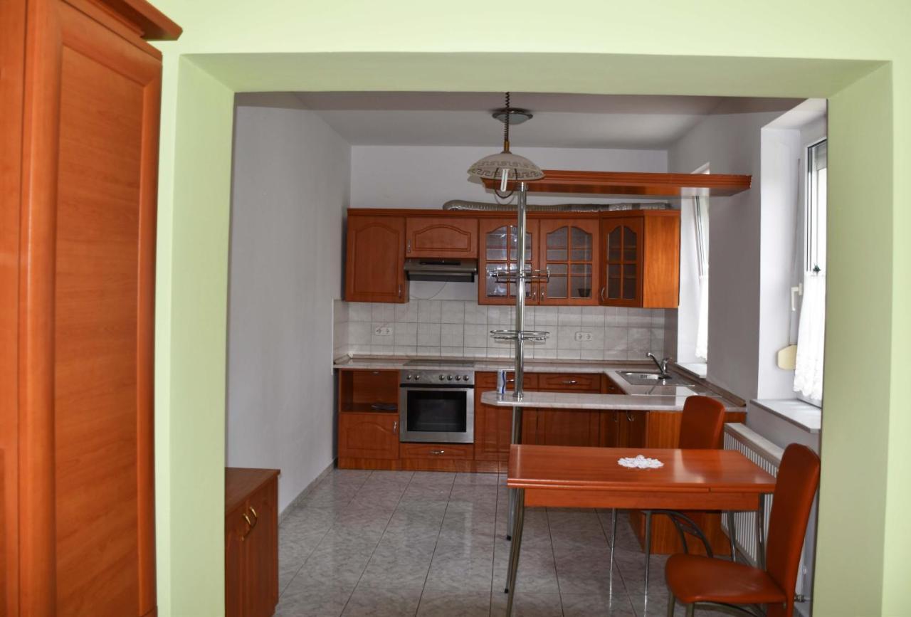 Pilikan Apartments Lenti Ngoại thất bức ảnh